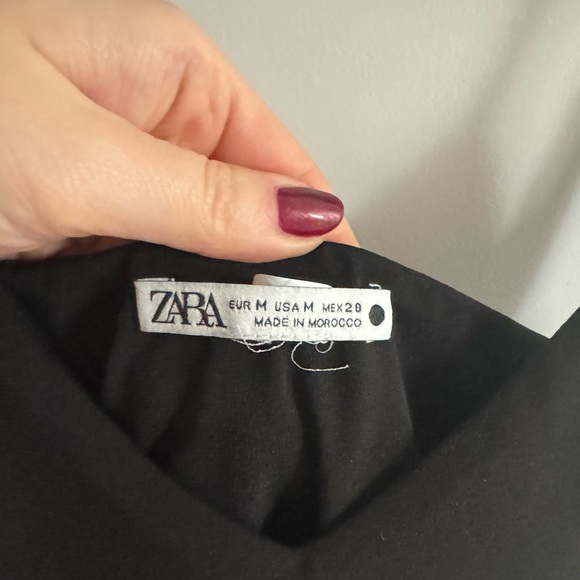 ZARA TOP SIZE M// BLACK - Picture 3 of 4